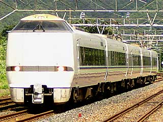 L特急「加越」 683系2000番台 しらさぎ車 (クモハ683-3501) JR北陸本線 新疋田