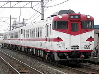 キハ40形500番台 赤鬼色 (キハ40-592) JR八戸線 八戸