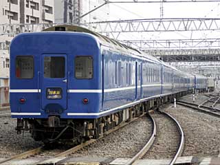 寝台特急「日本海」 24系電源車 白帯 (カニ24-114) JR奥羽本線 青森