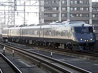 特急「かいおう」 787系0番台 有明車 (クロハ786-10) JR篠栗線 吉塚