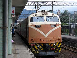 呂光号 E200型 (E236) 台鐵東部幹線 瑞芳