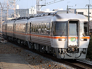 キハ85形200番台 オレンジ帯 (キハ85-203) JR東海道本線 塚本