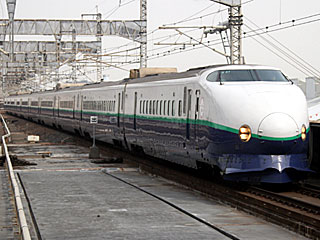 200系1500番台 リニューアル車緑帯 (221-1518) JR上越新幹線 大宮