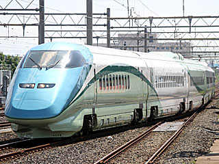 E3系700番台 とれいゆ (E322-701) JR奥羽本線 新庄 R18編成
