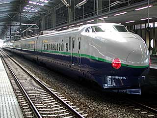 特急「あさひ」 200系1500番台 リニューアル車緑帯 (221-1518) 新潟