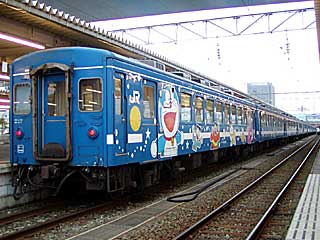 50系5000番台 ドラえもん海底列車 (オハフ50-5013) 青森