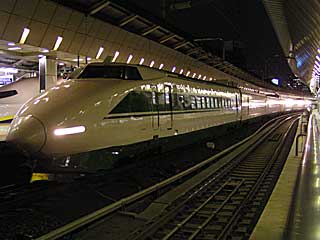 特急「やまびこ」 200系200番台 緑帯 (222-201) 東京