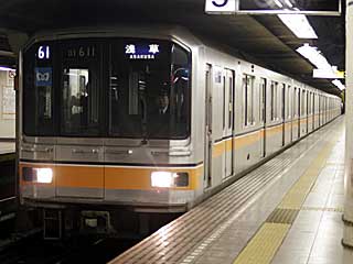 01系 オレンジ帯 (01-611) 東京メトロ銀座線 表参道