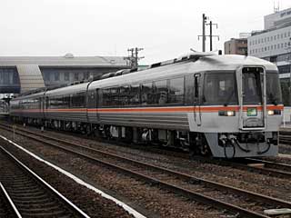 キハ85形200番台 オレンジ帯 (キハ85-201) JR高山本線 美濃太田
