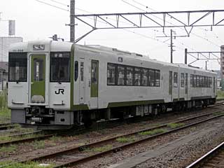 キハ111形200番台 一般色 (キハ111-208) JR八高線 高麗川
