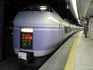 「ホームライナー小田原」 E351系1000番台 スーパーあずさ車 (クハE351-1102) 新宿