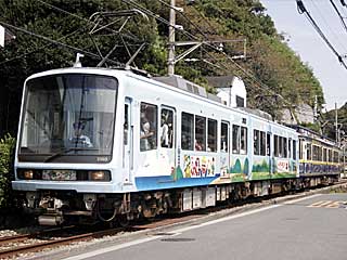 2000形 明治製菓広告車 (2003) 江ノ島電鉄 極楽寺〜稲村ヶ崎