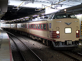 183系700番台 国鉄色赤帯 (クハ183-704) JR東海道本線 新大阪