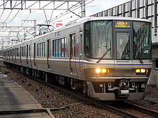 223系6000番台 一般色 (クハ222-6122) JR東海道本線 塚本