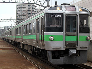 721系5000番台 黄緑帯 (クハ721-5201) JR函館本線 桑園