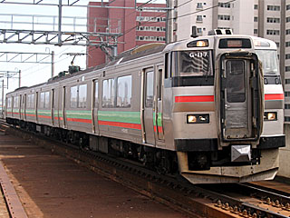 区間快速「いしかりライナー」 731系0番台 黄緑赤帯 (クハ731-217) JR函館本線 琴似