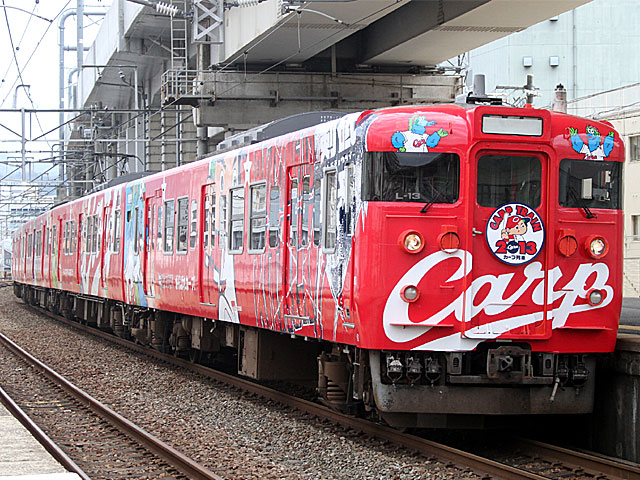 115系2000番台 広島カープ列車 (クハ115-2006) JR山陽本線 横川