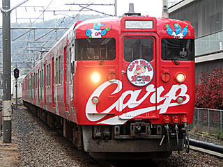 115系2000番台 広島カープ列車 (クハ115-2110) JR山陽本線 横川