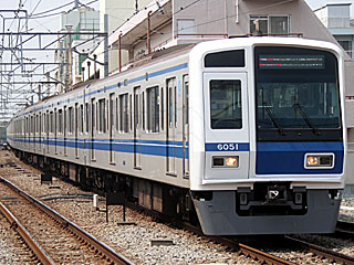 6050系 アルミ車白面青帯 (6051) 東急東横線 菊名
