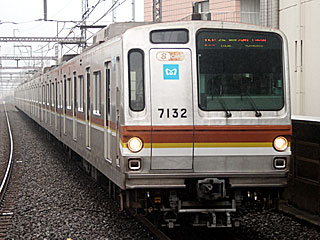 7000系 黄茶帯 (7132) 東急東横線 学芸大学 7132F