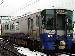 ET122形0番台 日本海ひすい色 (ET122-4) えちごトキめき鉄道日本海ひすいライン 直江津 K4編成