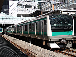 E233系7000番台 埼京線色 (クハE233-7030) JR山手貨物線 新宿 E233系川越車130編成